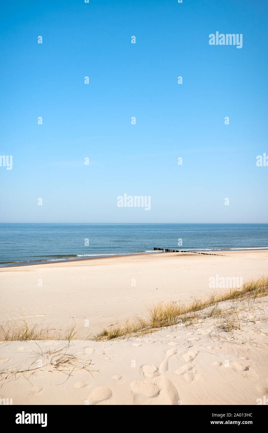 Foto von einem Meer Sand dune an einem sonnigen Tag. Stockfoto