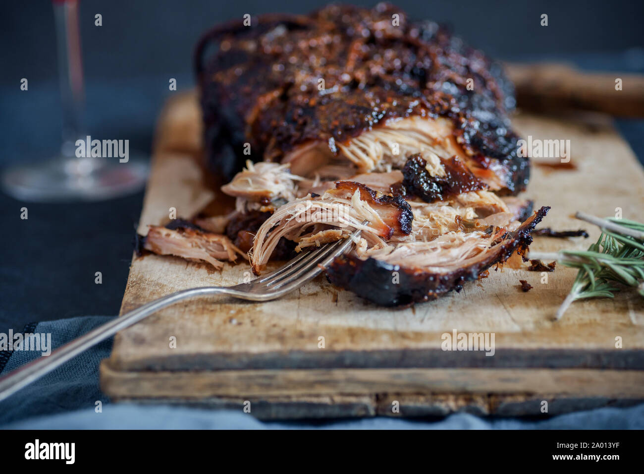 Langsam gekochtes Schweinefleisch mit Zucker glasieren Stockfoto