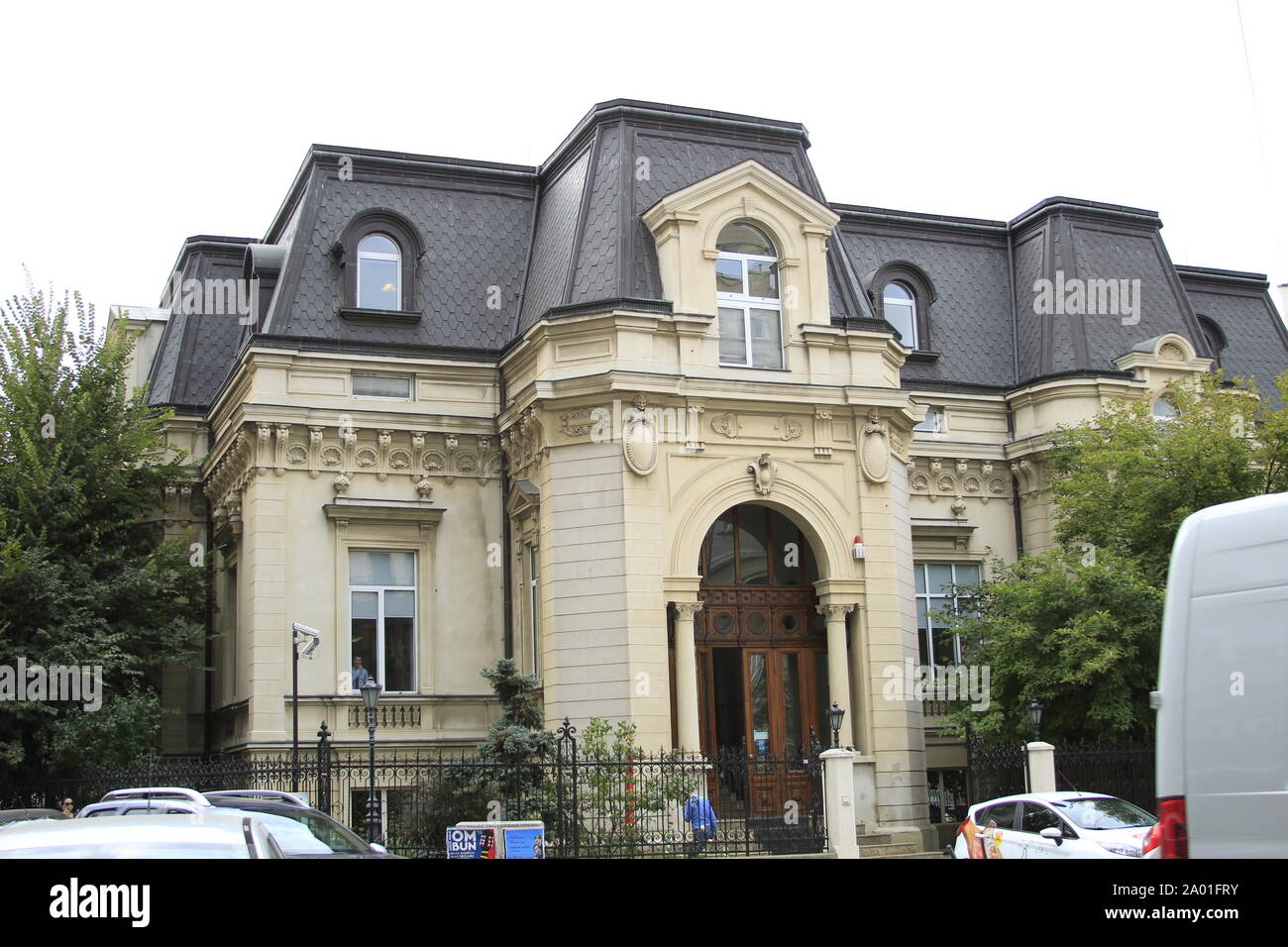 Die Fassaden der Häuser und das Denkmal der Häuser im alten Stadtteil Armenesc Stockfoto