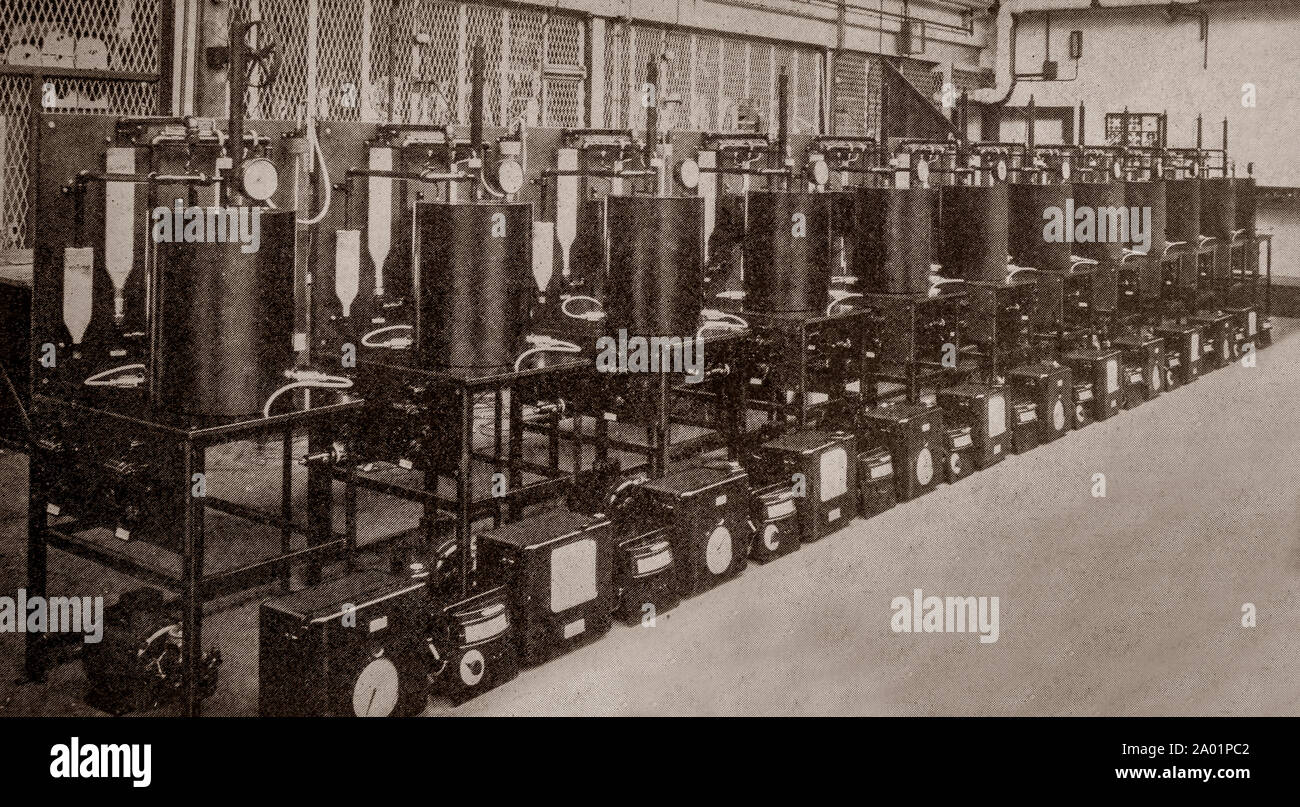 Die neueste Technik und Technologie aus den 1930er Jahren: Kohlenmonoxid Analysatoren in der Mersey Tunnel in Liverpool installiert. Teil der Lüftungsanlage, den Sie entdeckt die Abgase von Kraftfahrzeugen und zerfiel. Stockfoto
