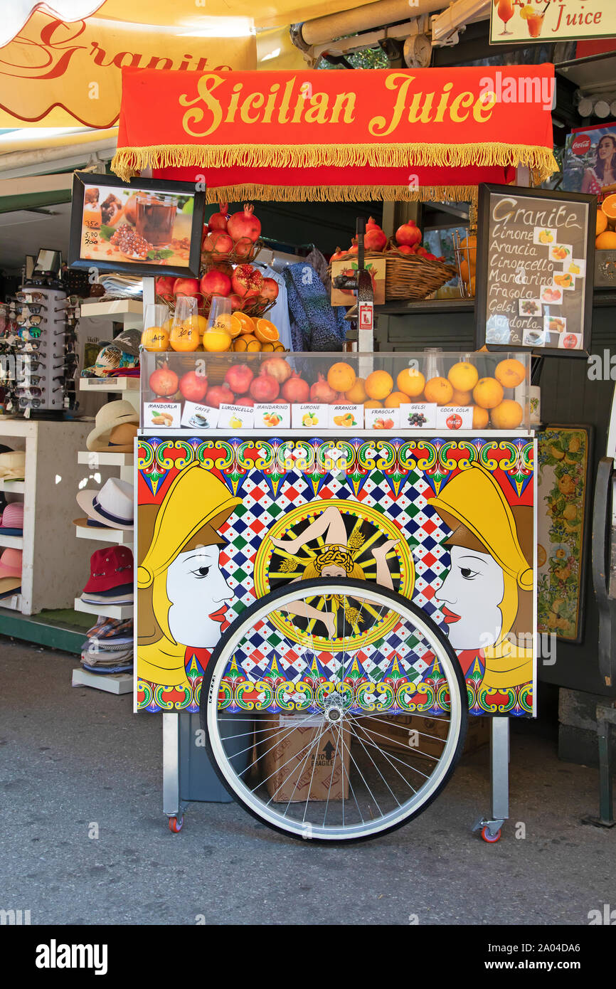 Sizilianische street Hersteller von Fruchtsäften in Taormina, Italien Stockfoto