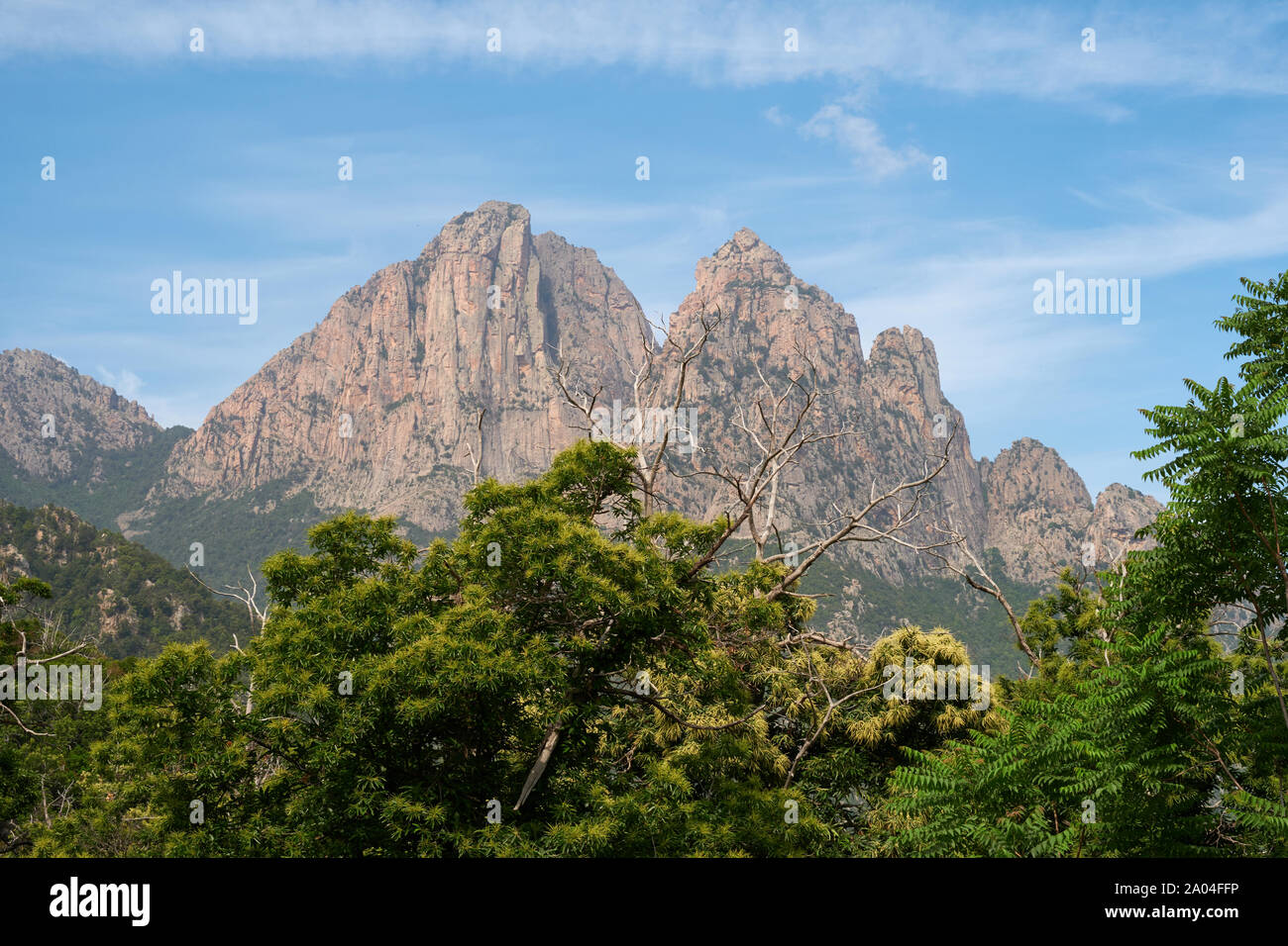 Der rote Granit Gipfeln und Graten Landschaft von Capu d'Orto und Capu E Trè Signore in der Ota/Porto Region, Corse-du-Sud, Korsika, Frankreich Stockfoto