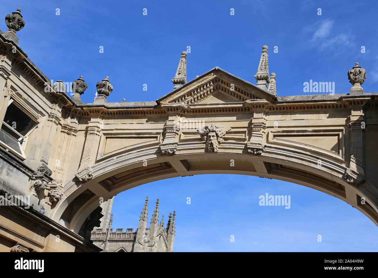 Brücke mit heißem Wasser zwischen Queen's Bad und Badewanne Stadt Wäscheservice, York Street, Bath, Somerset, England, Großbritannien, USA, UK, Europa Stockfoto