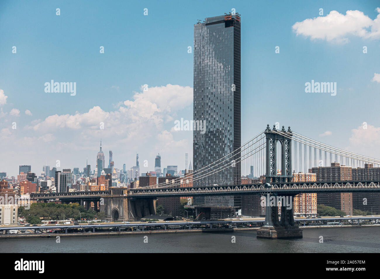 Manhattan Bridge als von der Brooklyn Bridge In New York City gesehen. Stockfoto