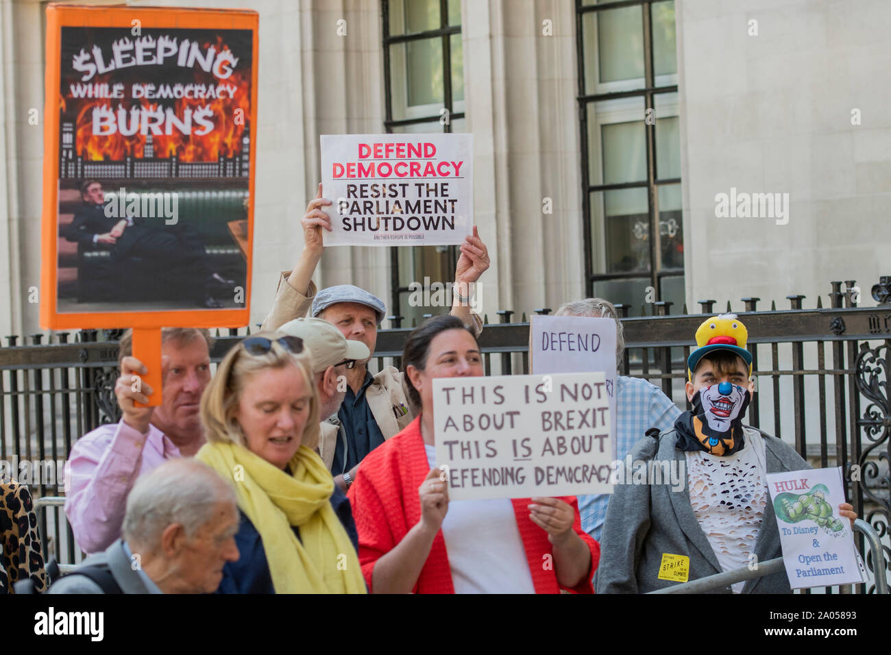 London, Großbritannien. 19. Sep 2019. Der Putsch Stoppen, pro bleiben Demonstranten vor den Obersten Gerichtshof, im Parlament Quadratisch, entscheidet über Premierminister Boris Johnson die Entscheidung des Parlaments zu suspendieren. Credit: Guy Bell/Alamy leben Nachrichten Stockfoto