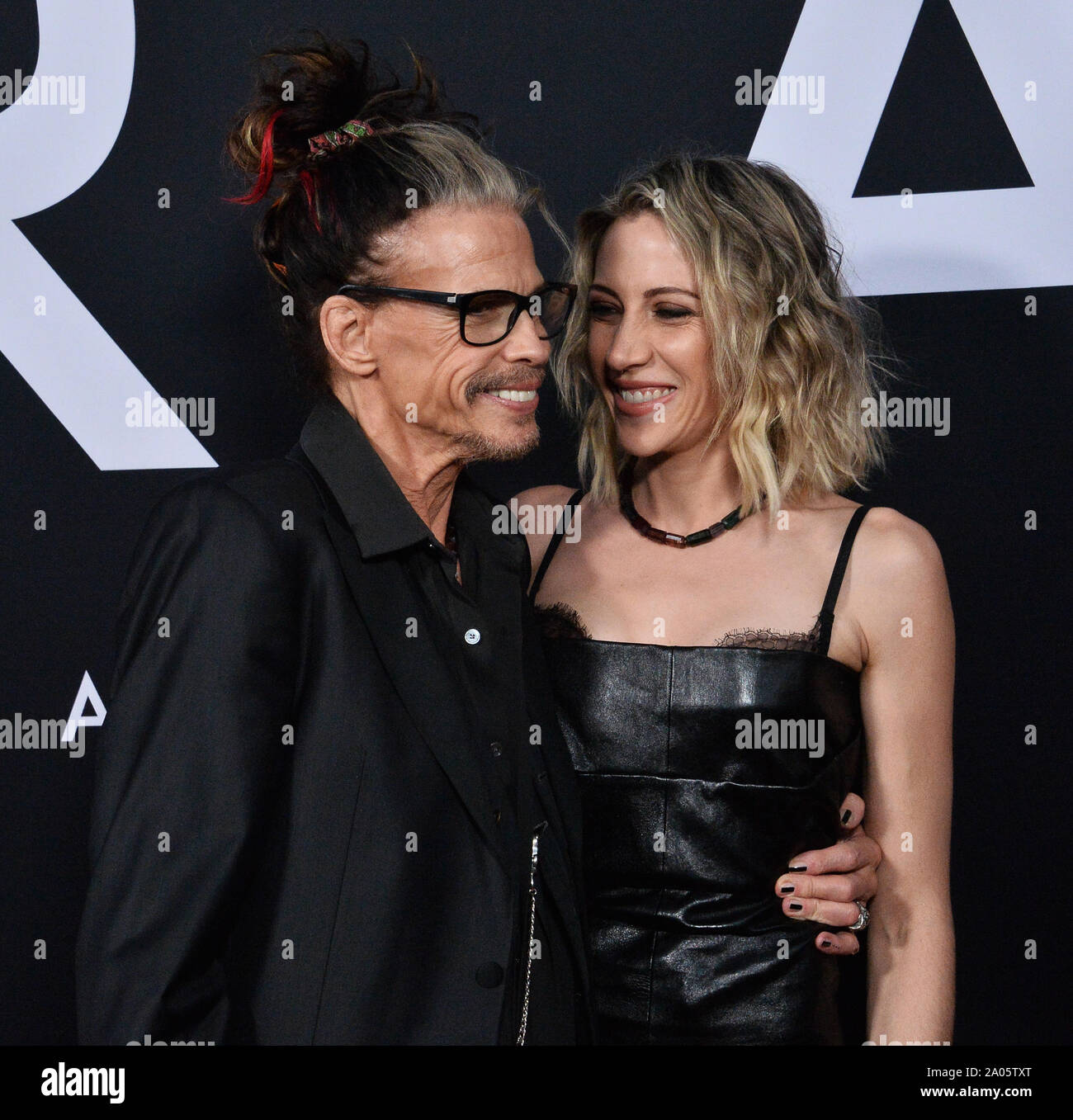 Aerosmith Sänger Steven Tyler und seine Freundin Aimee Preston an der Premiere des Motion Picture sci-fi-Thriller "Ad Astra" am ArcLight Cinerama Dome im Hollywood Abschnitt von Los Angeles am Mittwoch, 18. September 2019. Storyline: Astronaut Roy McBride (Brad Pitt) fährt auf die äußeren Ränder des Sonnensystems seinen verschwundenen Vater zu finden und das Geheimnis, das das Überleben unseres Planeten bedroht. Seine Reise wird entdecken Sie Geheimnisse, die die Natur der menschlichen Existenz und unseren Platz im Kosmos Herausforderung. Foto von Jim Ruymen/UPI Stockfoto