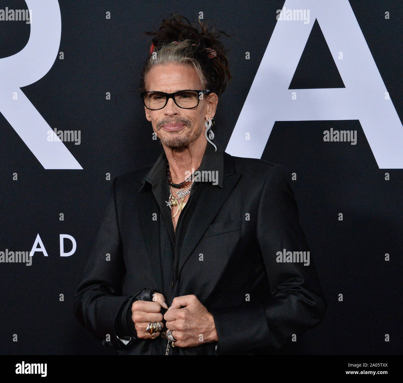 Aerosmith Sänger Steven Tyler besucht die Premiere des Motion Picture sci-fi-Thriller "Ad Astra" am ArcLight Cinerama Dome im Hollywood Abschnitt von Los Angeles am Mittwoch, 18. September 2019. Storyline: Astronaut Roy McBride (Brad Pitt) fährt auf die äußeren Ränder des Sonnensystems seinen verschwundenen Vater zu finden und das Geheimnis, das das Überleben unseres Planeten bedroht. Seine Reise wird entdecken Sie Geheimnisse, die die Natur der menschlichen Existenz und unseren Platz im Kosmos Herausforderung. Foto von Jim Ruymen/UPI Stockfoto
