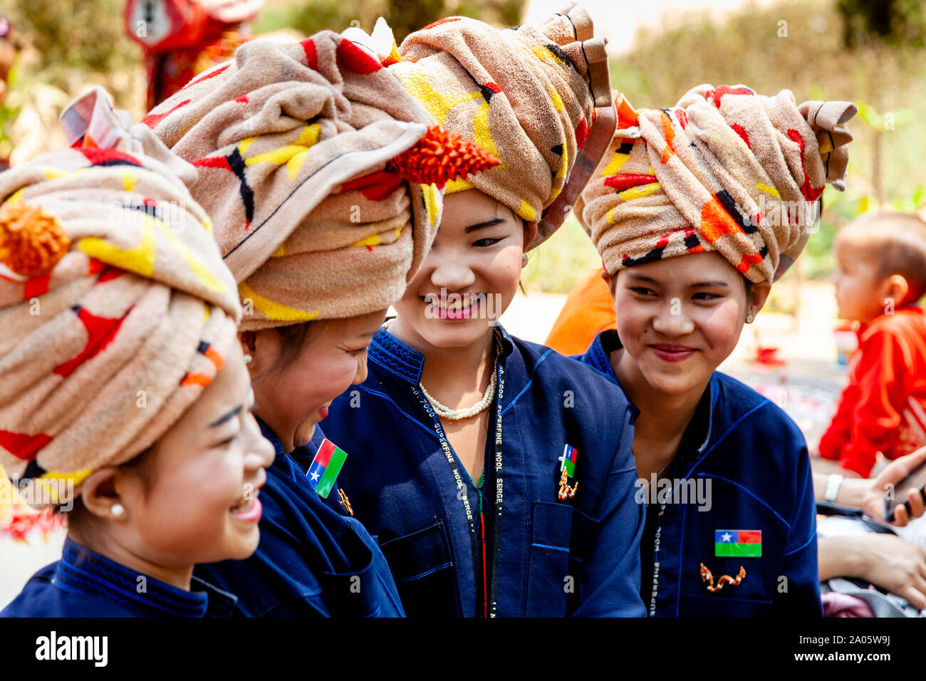 Junge Frauen aus der Pa-O ethnische Gruppe Am Kakku Pagode Festival, Taunggyi, Shan Staat, Myanmar. Stockfoto