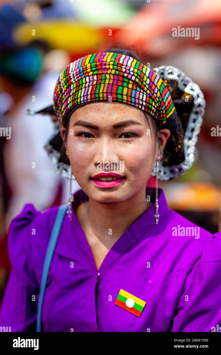 Eine junge Frau aus der Shan (oder Tai Yai) Ethnische Gruppe Am Kakku Pagode Festival, Taunggyi, Shan Staat, Myanmar. Stockfoto