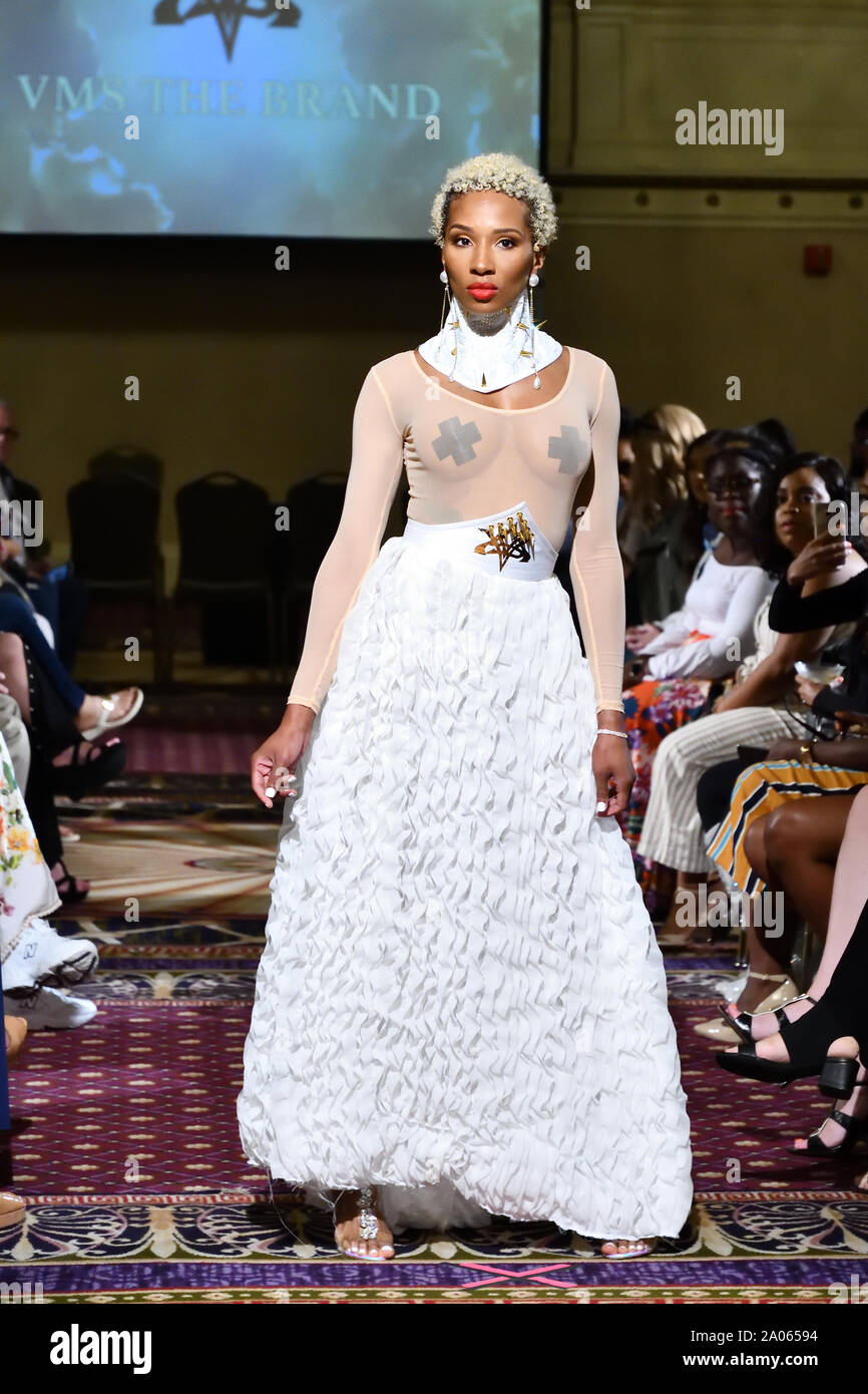 Jelaminah" Jela' Lanier Spaziergänge für Designer VMS die Marke an der New York Art Showcase SS-20 während der New York Fashion Week im Roosevelt Hotel (5271). Stockfoto