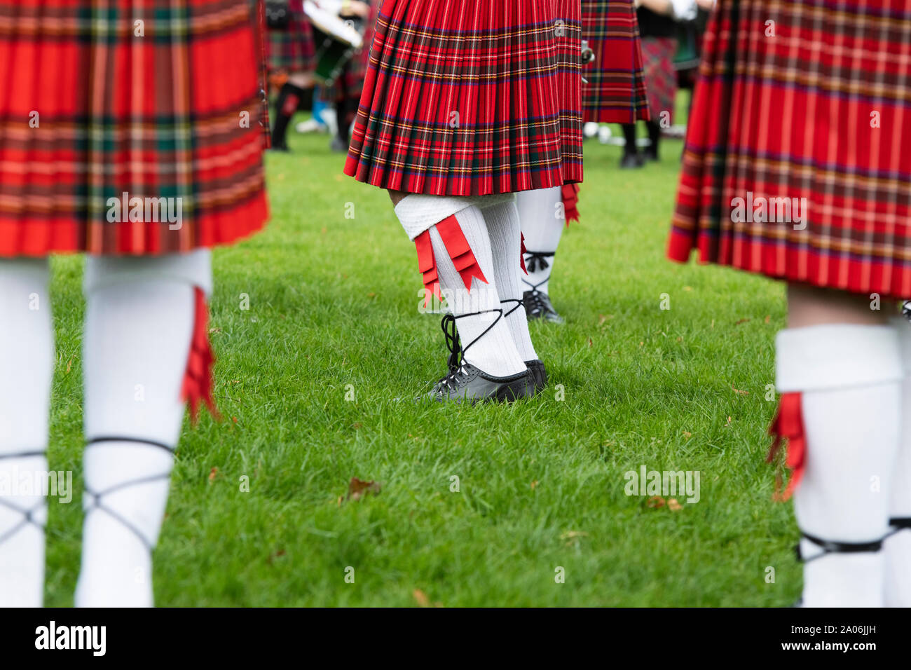 Peebles beim Kreis der Pipe Band kilts in Peebles highland games. Scottish Borders, Schottland Stockfoto