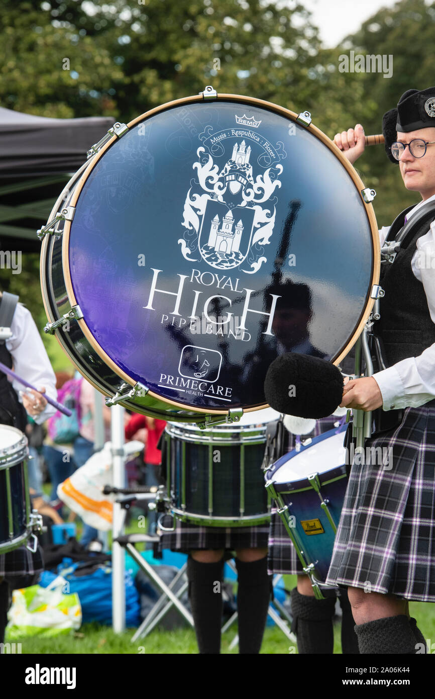 Royal high Pipe Band bass drum in Peebles highland games. Scottish Borders, Schottland Stockfoto