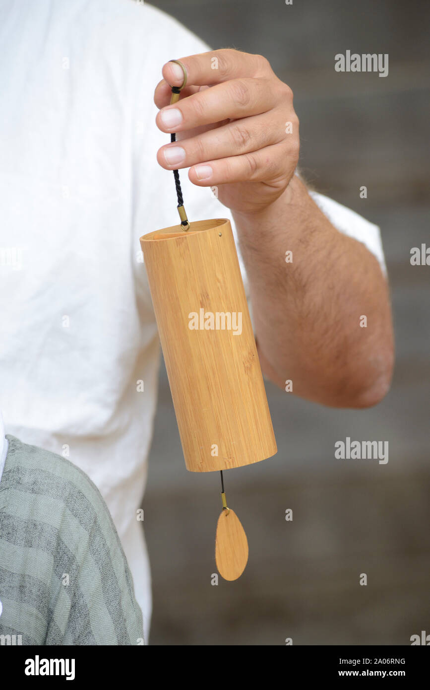 Glockenspiel Glockenspiel in die Hände eines Therapeuten Stockfoto