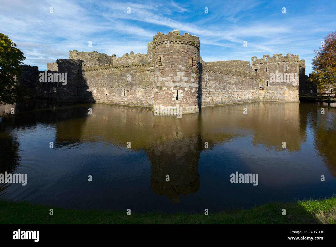 Beaumaris, Anglesey, Wales, Vereinigtes Königreich. Die Burg aus dem 14. Jahrhundert. Es ist Teil des UNESCO-Weltkulturerbes umfasst eine Gruppe von Burgen Stockfoto