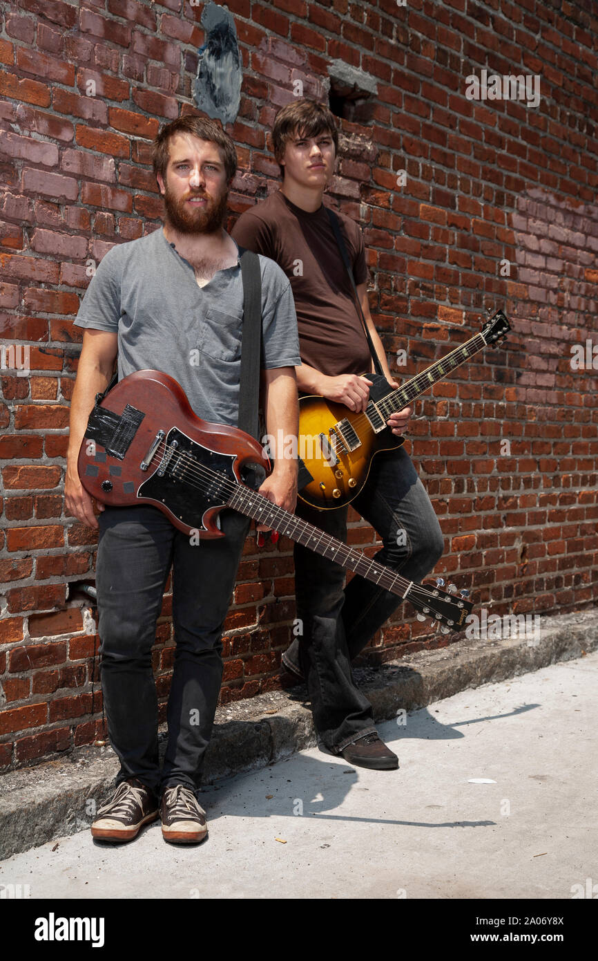 Underoath Gitarristen Tim McTague und James Smith. Stockfoto