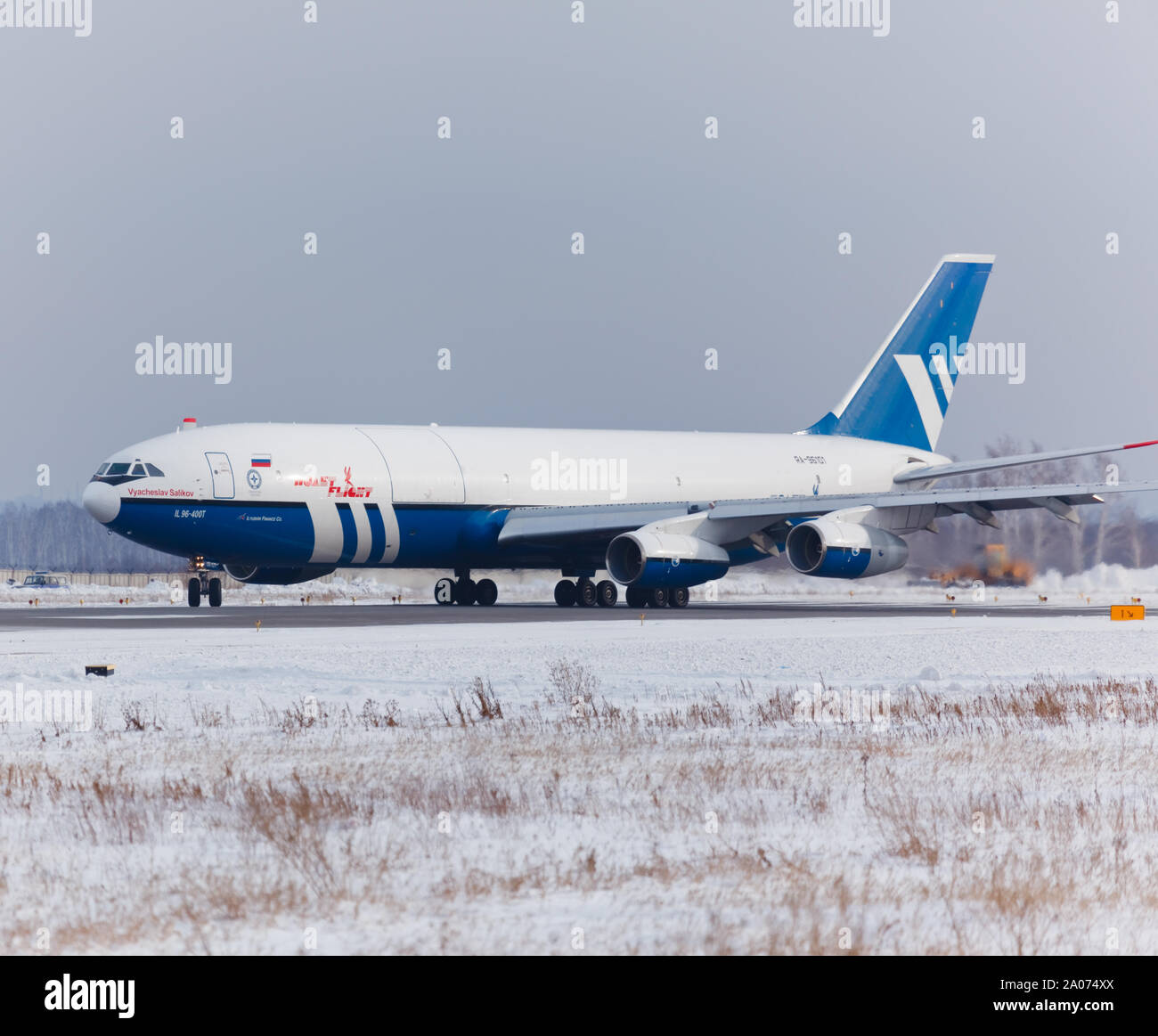 IL-96 Russland auf der Piste im Winter Stockfoto
