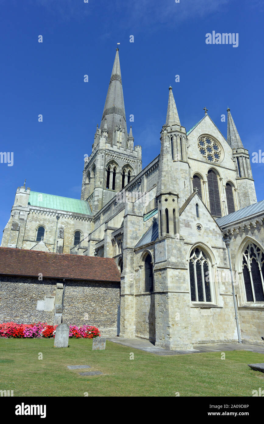 Chichester Cathedral mit dem Kupfer Dach Stockfoto