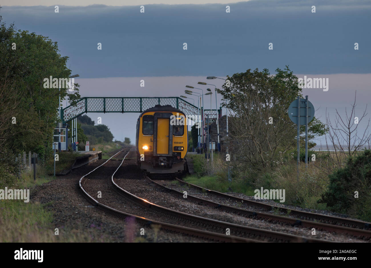 Northern Rail Class 156 Sprinter trainieren in Kirkby In Furness railway station auf der Cumbrian Coast Railway Line Stockfoto