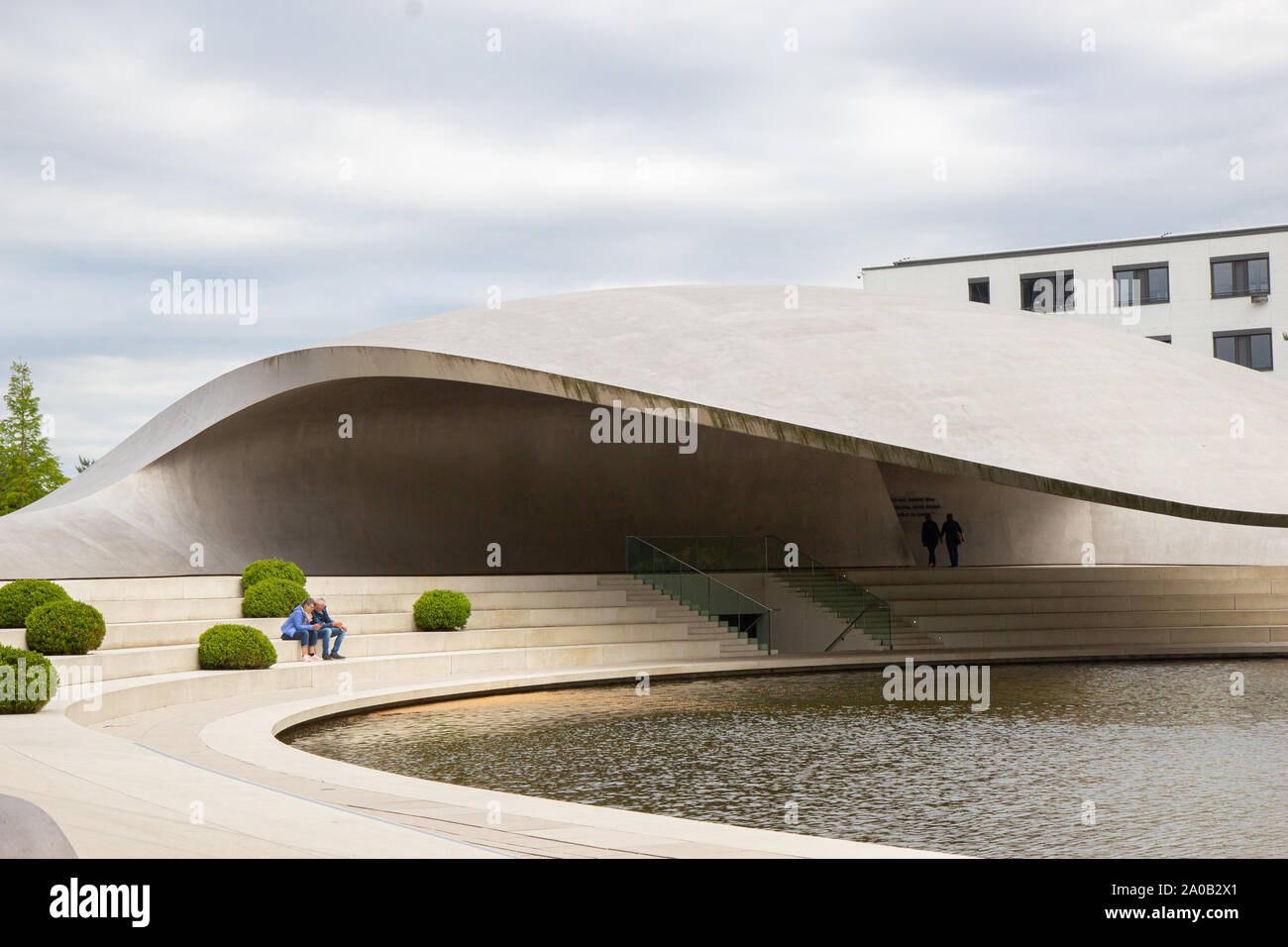 Deutschland, Wolfsburg, 30. Mai 2019: moderne Porsche Pavillon in der Autostadt Stockfoto