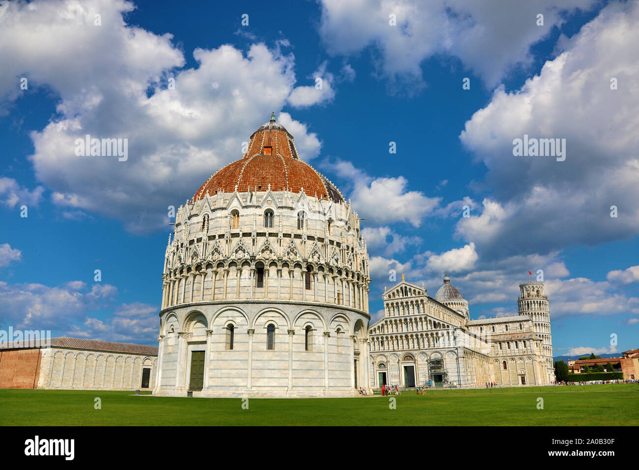 Pisa Baptisterium des Hl. Johannes, Pisa Kathedrale und der Schiefe Turm von Pisa Glockenturm, der Piazza dei Miracoli, Pisa, Italien Stockfoto