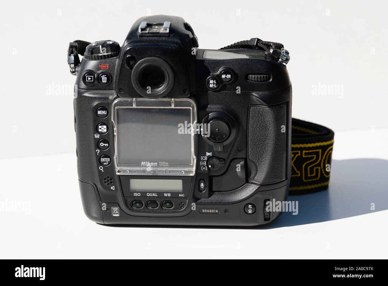 Eine Rückansicht der Nikon D2X12 Mp professionelle digitale Kamera auf 2005 eingeführt Stockfoto