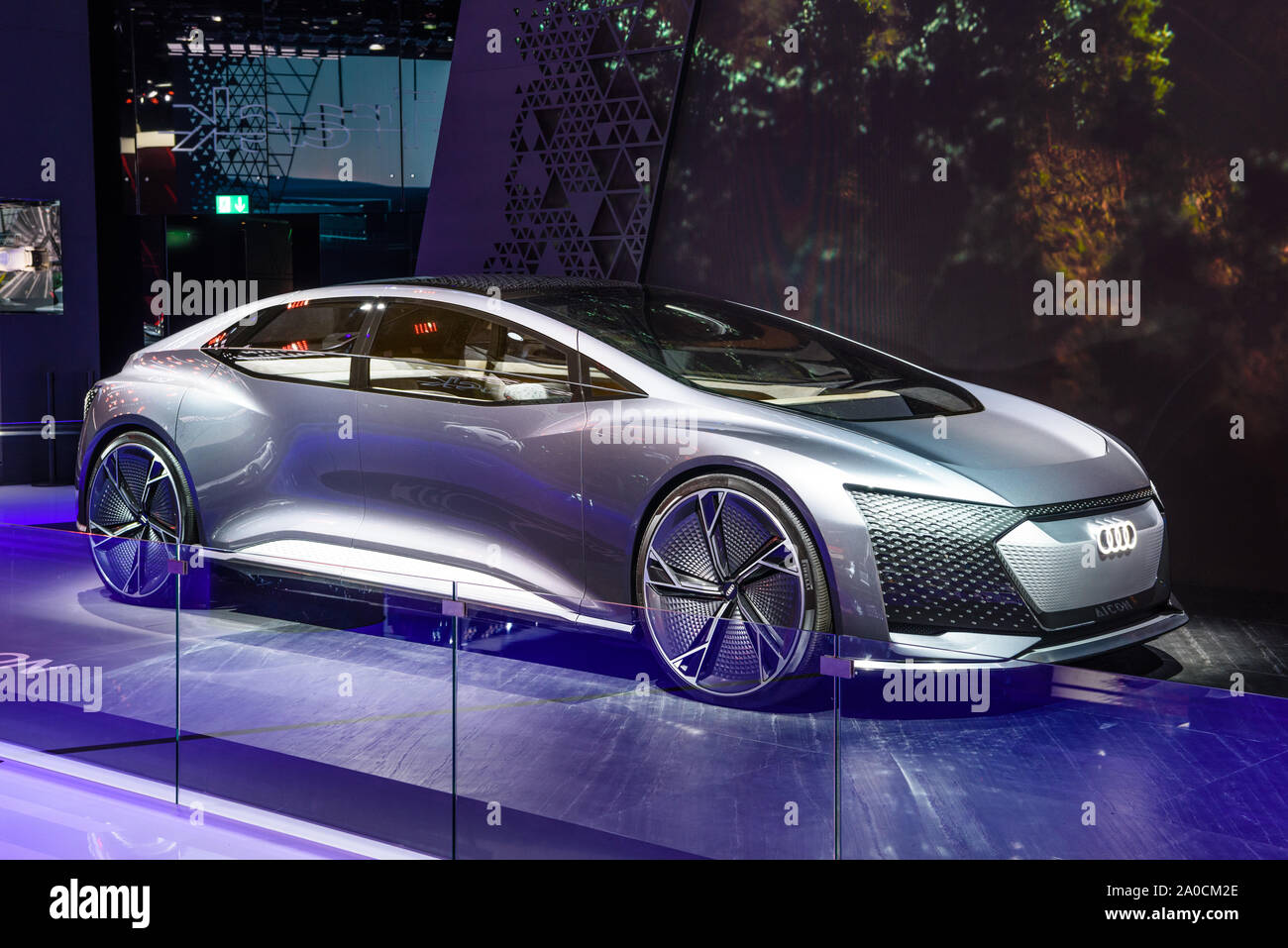 FRANKFURT, Deutschland - September 2019: Silber AUDI AI: CON AICON - Electric Coupé auto Konzeptstudie, IAA International Motor Show Auto Ausstellung. Stockfoto