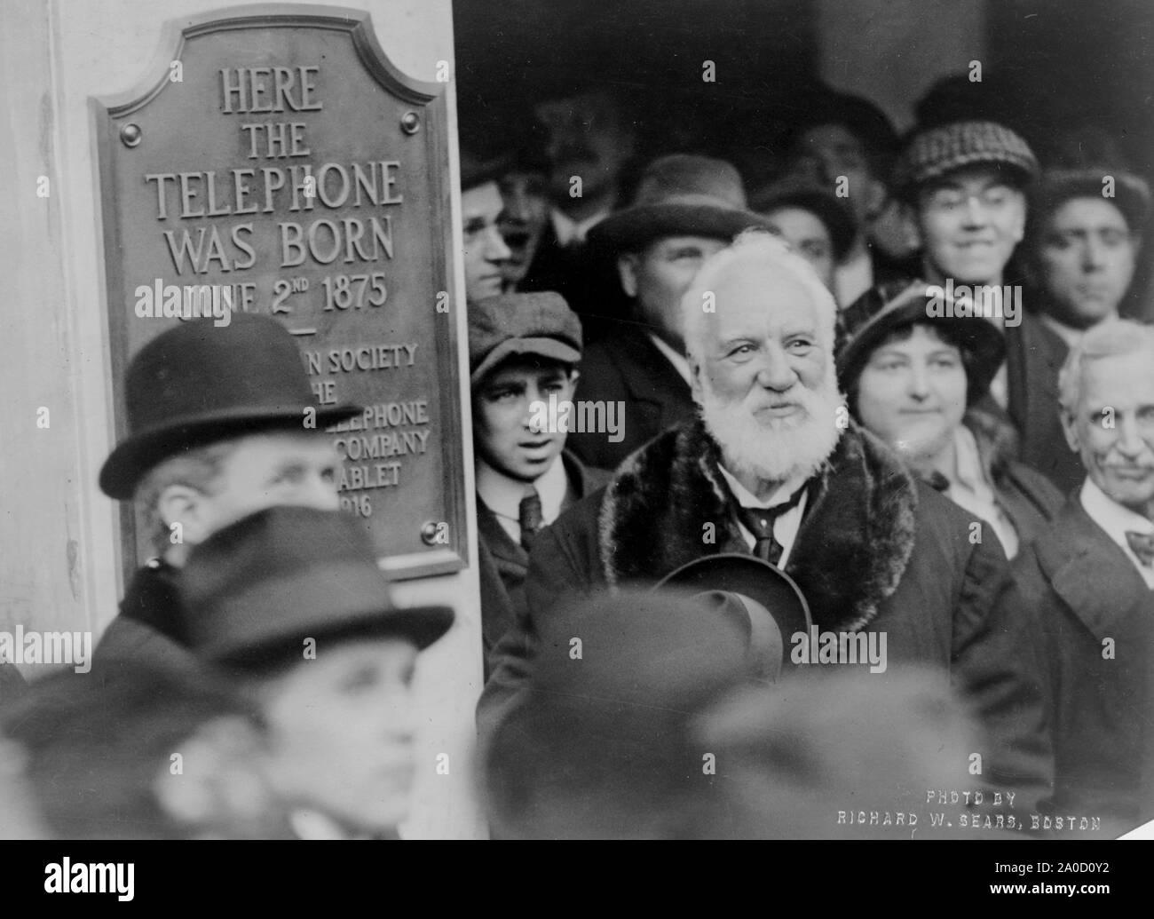 Alexander Graham Bell an der Enthüllung einer Gedenktafel zur Erinnerung an die Erfindung des Telefons 1876, Boston, Mass., 1916 Stockfoto