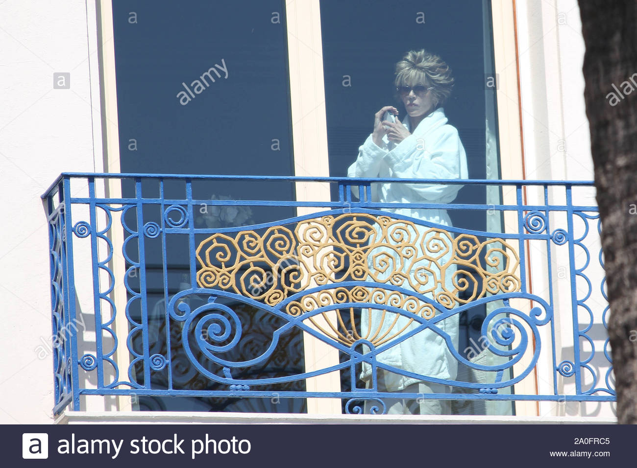 Wearing A Robe Stockfotos Wearing A Robe Bilder Alamy
