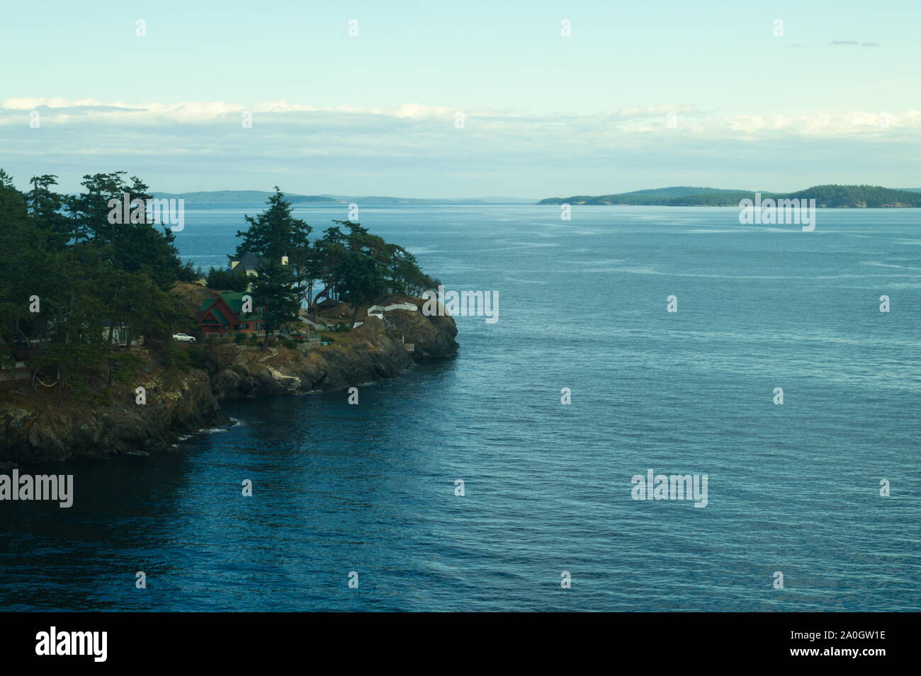 Blick auf den Swanson Channel von Trincomali auf North Pender Island, British Columbia, Kanada Stockfoto