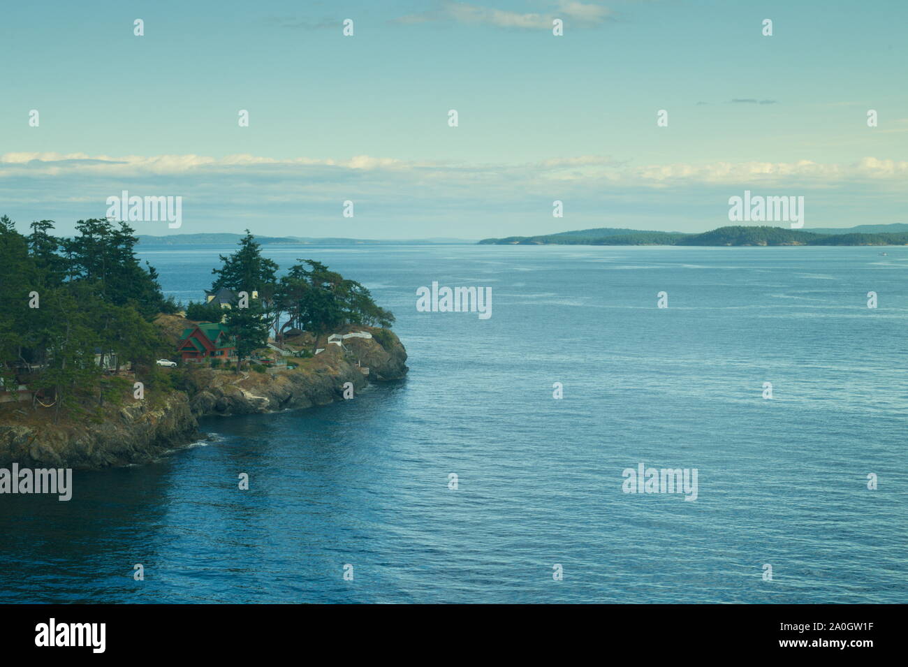 Blick auf den Swanson Channel von Trincomali auf North Pender Island, British Columbia, Kanada Stockfoto
