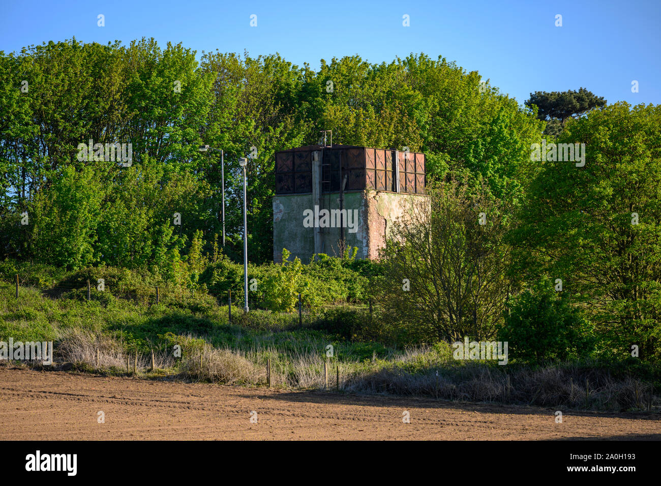 Wasserturm in einem ehemaligen RAF-Radarstation in Kriegszeiten Stockfoto