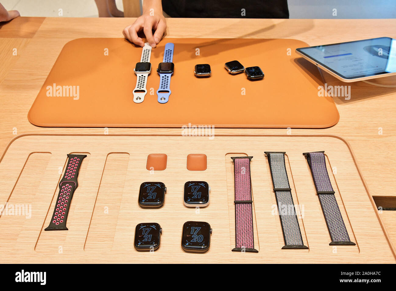 Tokio, Japan. 20. Sep 2019. Neue Apple Watch Serie 5 sind beim Start Tag bei Apple Marunouchi store am 20. September 2019 angezeigt. Quelle: LBA/Alamy leben Nachrichten Stockfoto