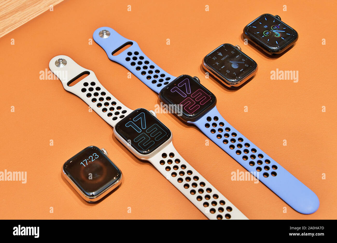 Tokio, Japan. 20. Sep 2019. Neue Apple Watch Serie 5 sind beim Start Tag bei Apple Marunouchi store am 20. September 2019 angezeigt. Quelle: LBA/Alamy leben Nachrichten Stockfoto
