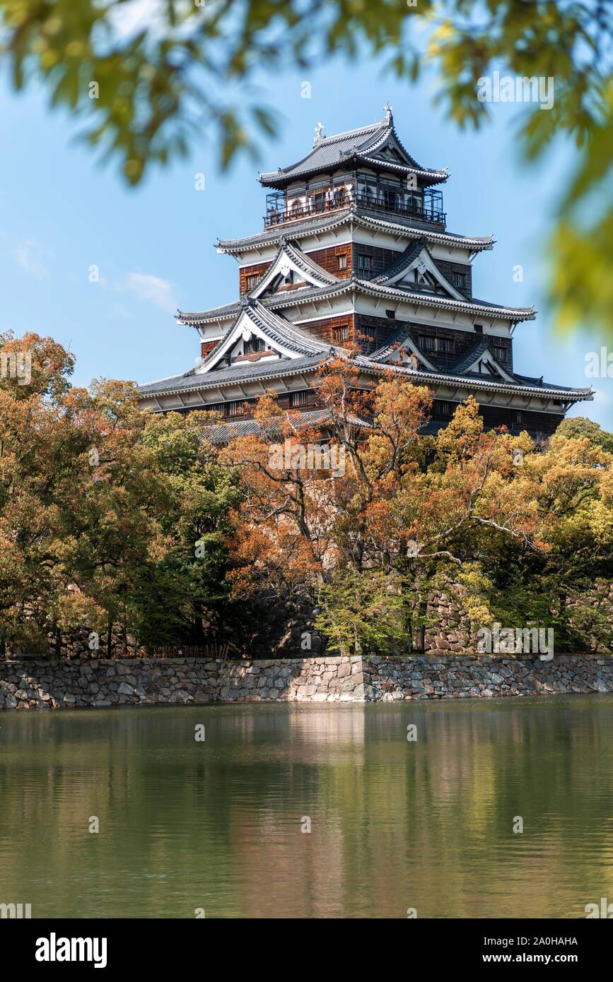 Hiroshima Castle, Karpfen Schloss, auf die OTA-Fluss, Hiroshima, Japan Stockfoto