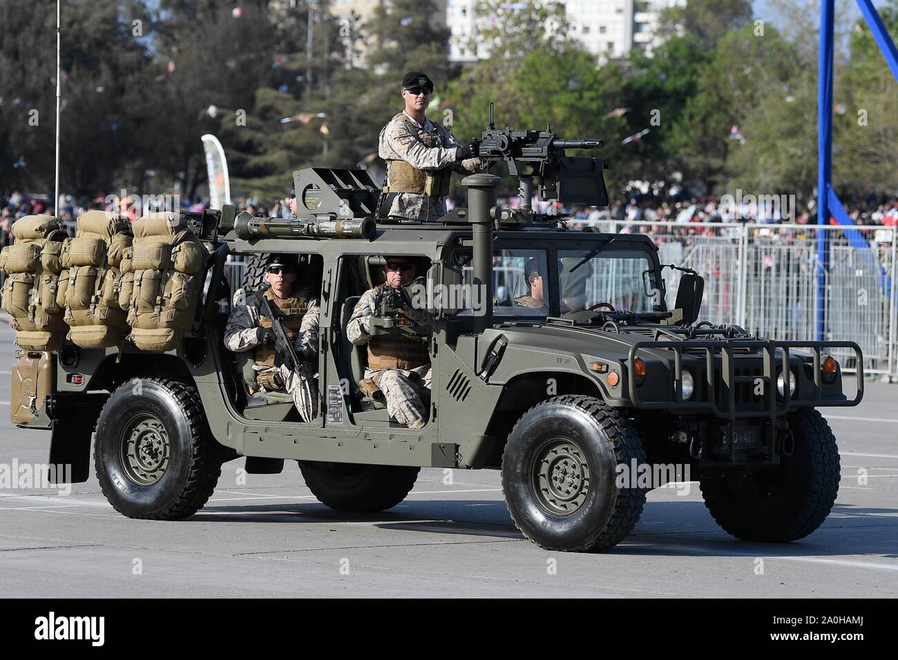 Santiago. 19 Sep, 2019. Den chilenischen Soldaten beteiligen Sie sich an einer militärischen Parade der 209. Jahrestag der Unabhängigkeit Chiles in Santiago zu markieren, an Sept. 19, 2019. Credit: Jorge Villegas/Xinhua/Alamy leben Nachrichten Stockfoto