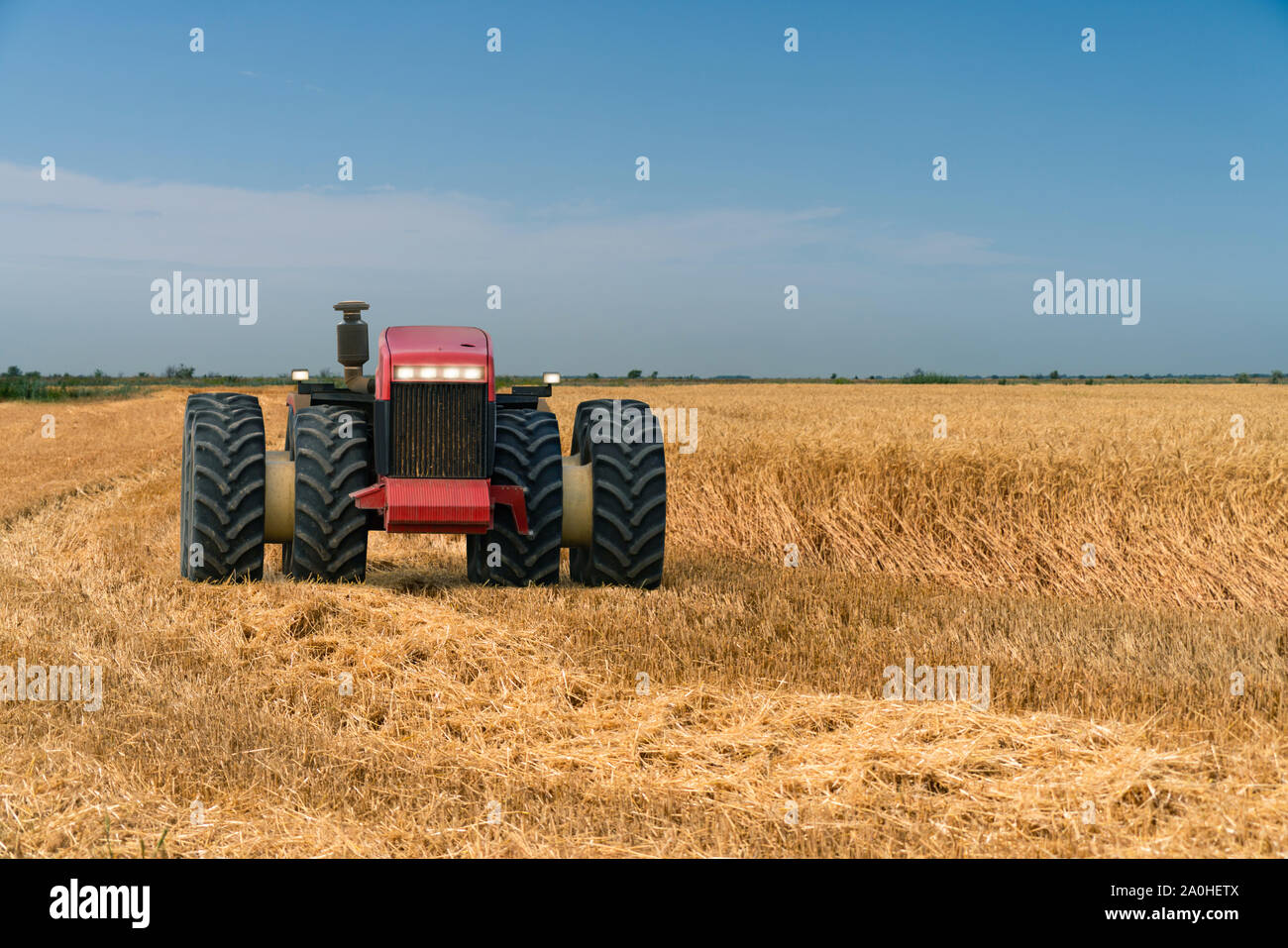 Autonome Traktor im Feld arbeiten. Smart Farming Konzept Stockfoto