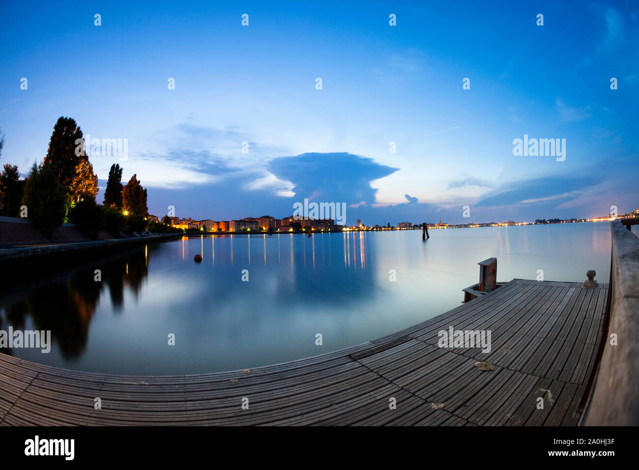 Hafen an der Laguna von Chioggia im Sonnenuntergang. Venedig, Italien, Canon EOS 5D Mark II EF 15 mm F2,8 fisheye Stockfoto