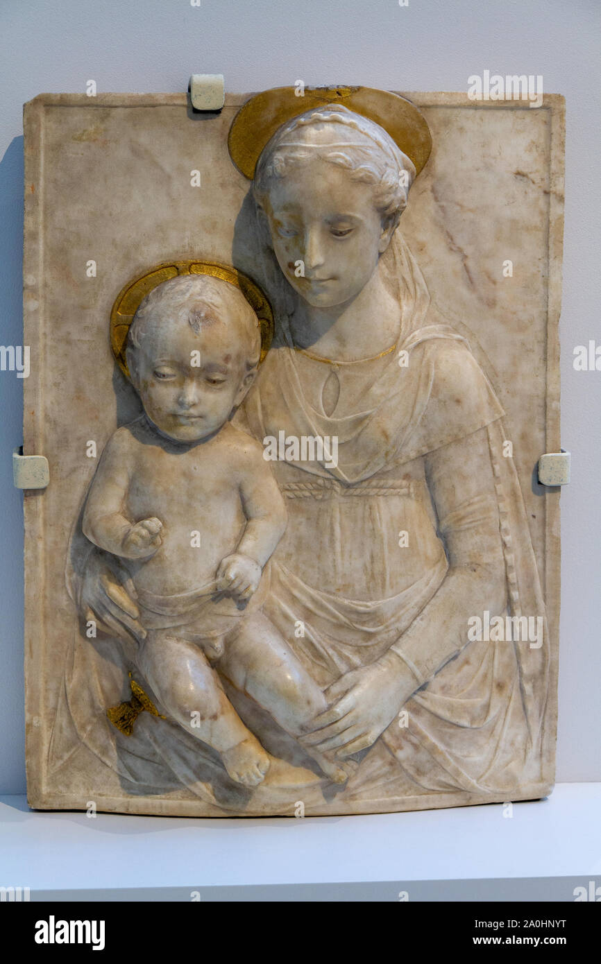 Jungfrau und Kind. Um 1470. Von Mino di Giovanni (auch als Mino da Fiesole), 1429-1484. Stein, Marmor, Spuren der Vergoldung. Das Louvre Museum. Stockfoto