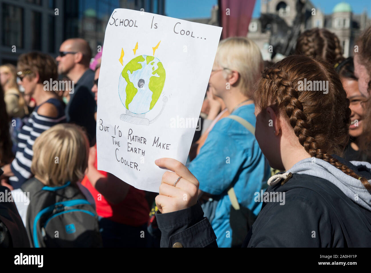 Aberdeen, Großbritannien. 20. September 2019 100 Leute melden Sie das Klima Streik außerhalb Marischal Collage. Credit Paul Glendell/Alamy leben Nachrichten Stockfoto