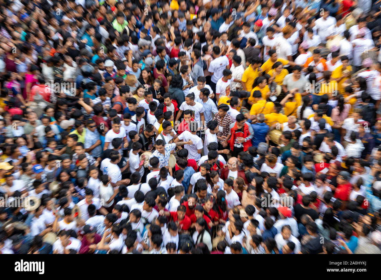 Menschenmenge versammelt zu sehen und Indra Jatra Festival feiern. Stockfoto