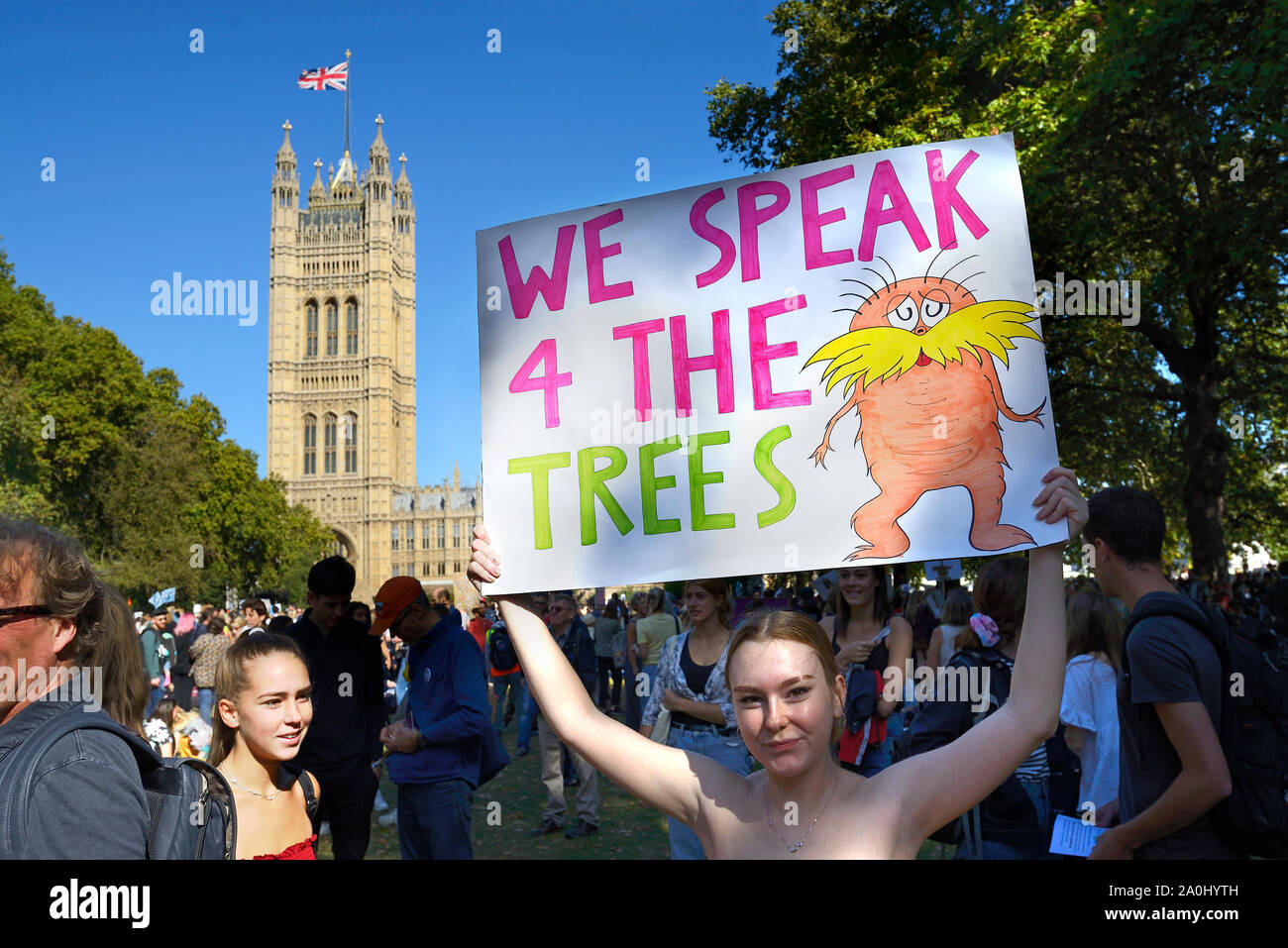 London, Großbritannien. September 2019. Der globale Klimastreik in London marschiert von Westminster, entlang der Themse zum Trafalgar Square. Stockfoto