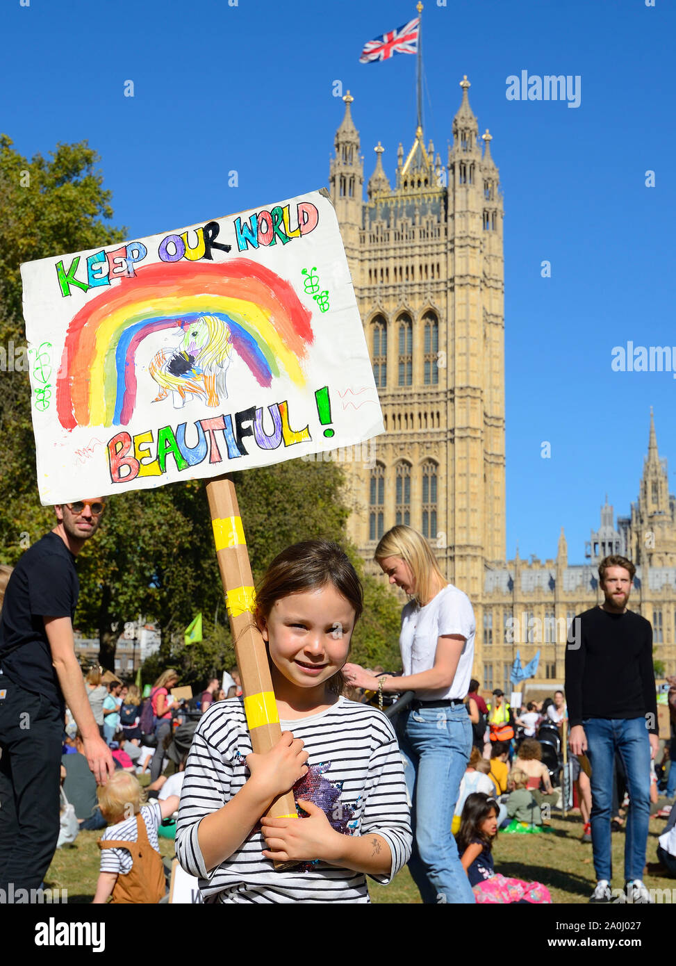 London, Großbritannien. September 2019. Der globale Klimastreik in London marschiert von Westminster, entlang der Themse zum Trafalgar Square. Stockfoto