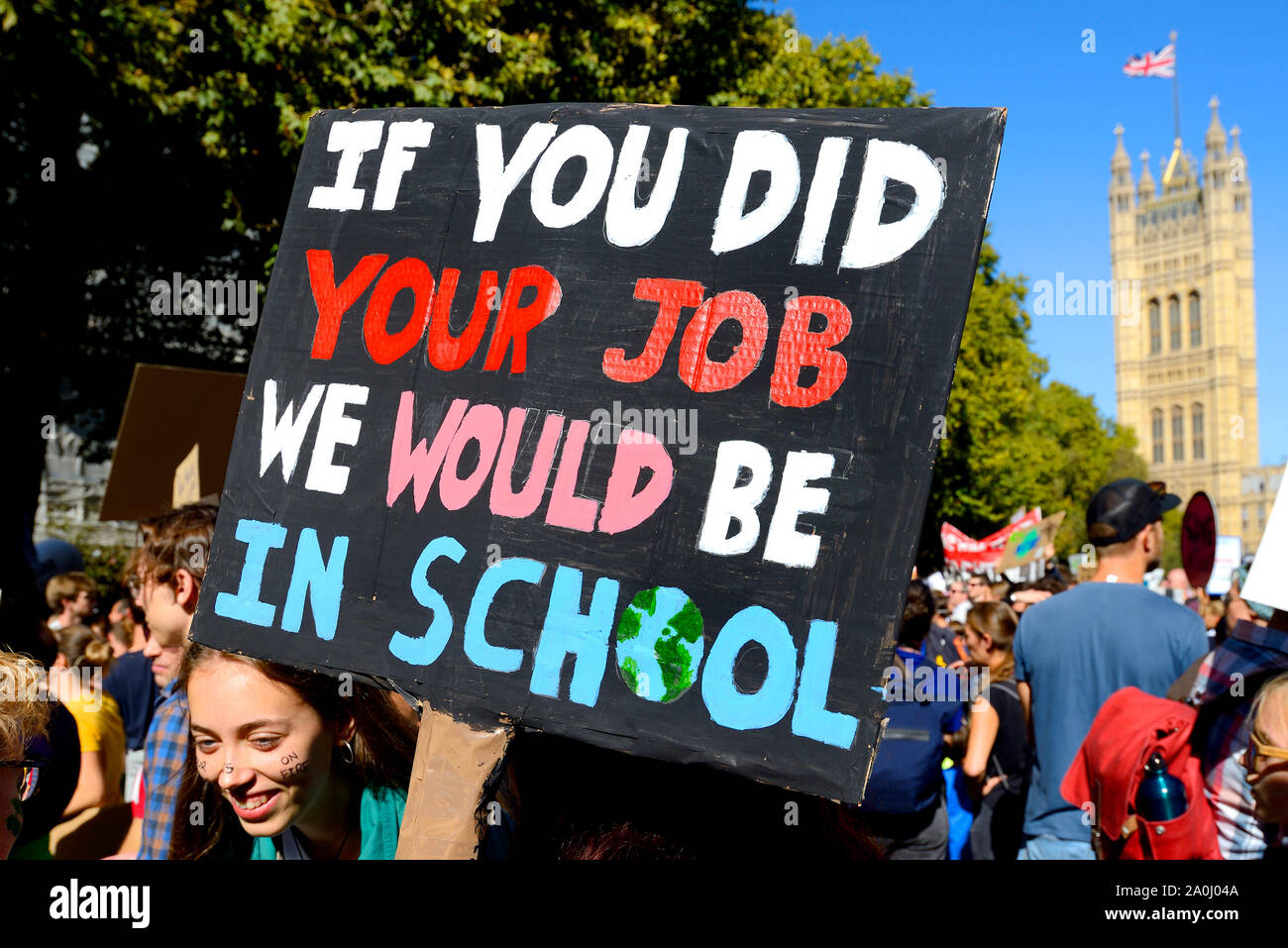 London, Großbritannien. September 2019. Der globale Klimastreik in London marschiert von Westminster, entlang der Themse zum Trafalgar Square. Stockfoto London, Großbritannien. September 2019. Der globale Klimastreik in London marschiert von Westminster, entlang der Themse zum Trafalgar Square. Stockfoto