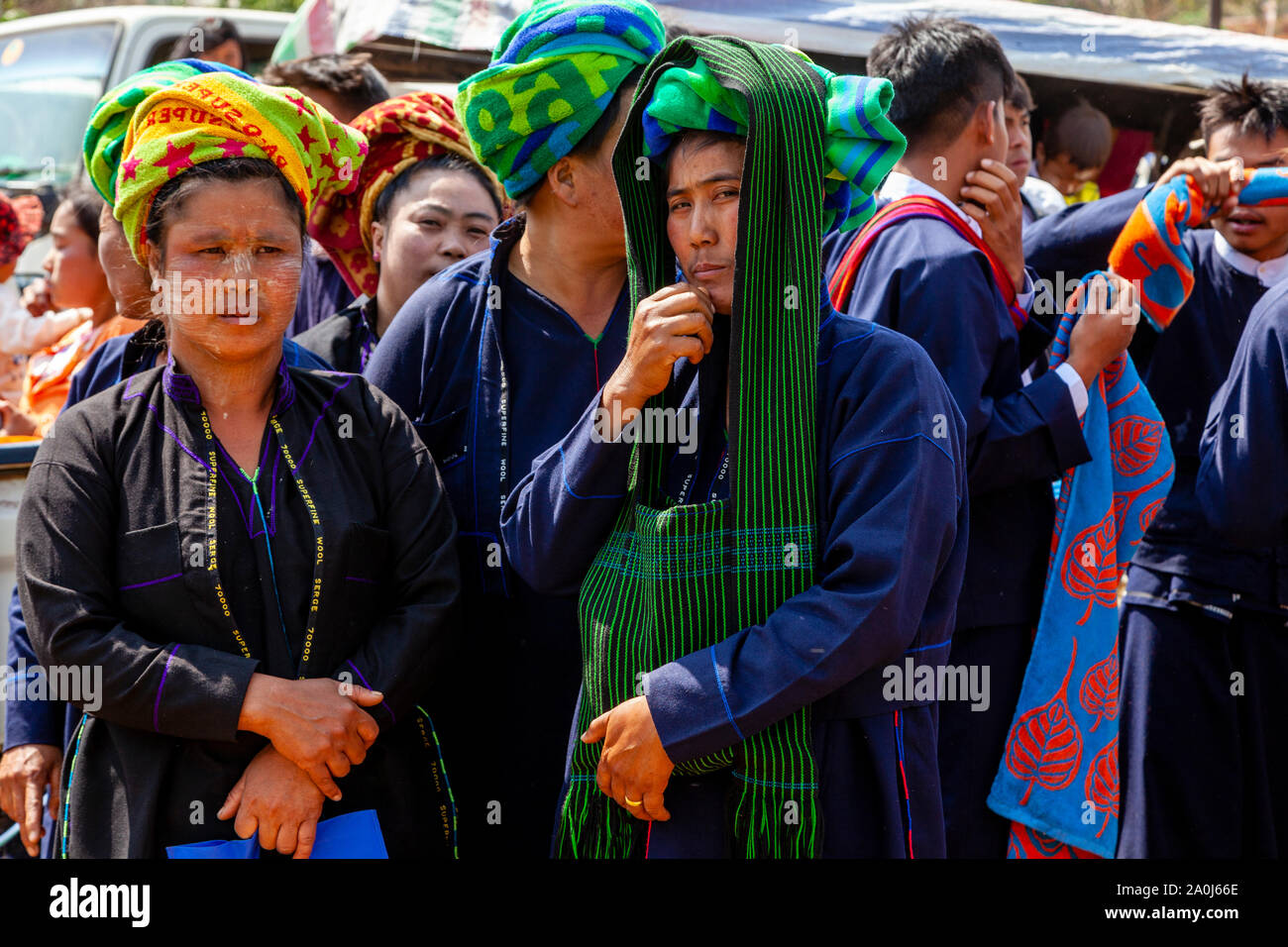 Menschen aus der Pa'O ethnische Gruppe Am Kakku Pagode Festival, Taunggyi, Shan Staat, Myanmar. Stockfoto