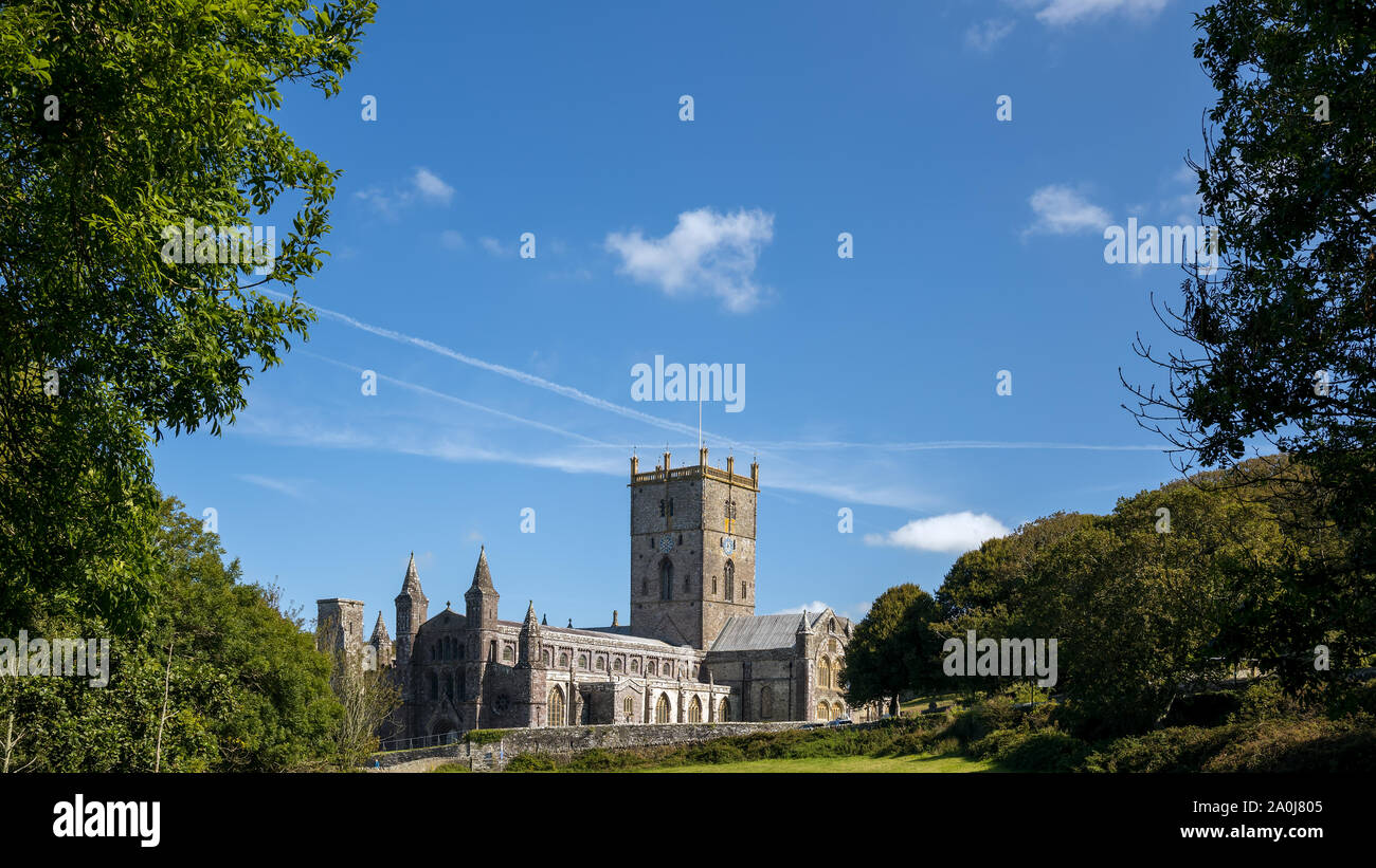 ST DAVID'S, PEMBROKESHIRE/UK - 13. SEPTEMBER: Blick auf die Kathedrale von St. David's in Pembrokeshire am 13. September 2019 Stockfoto