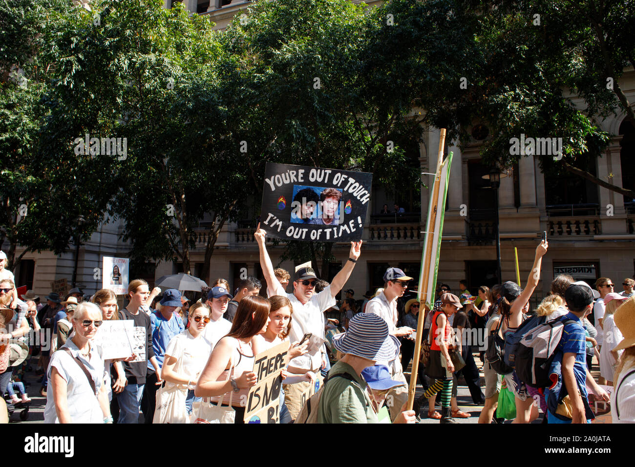 Brisbane, Australien. 20 Sep, 2019. Die demonstranten März während der Demonstration. Mitglieder der Öffentlichkeit in Brisbane versammelt Klimawandel Untätigkeit zu protestieren. Studenten und Arbeiter bildeten einen massiven Streik und marschierten von Queen's Gardens zu Musgrave Park. Credit: SOPA Images Limited/Alamy leben Nachrichten Stockfoto