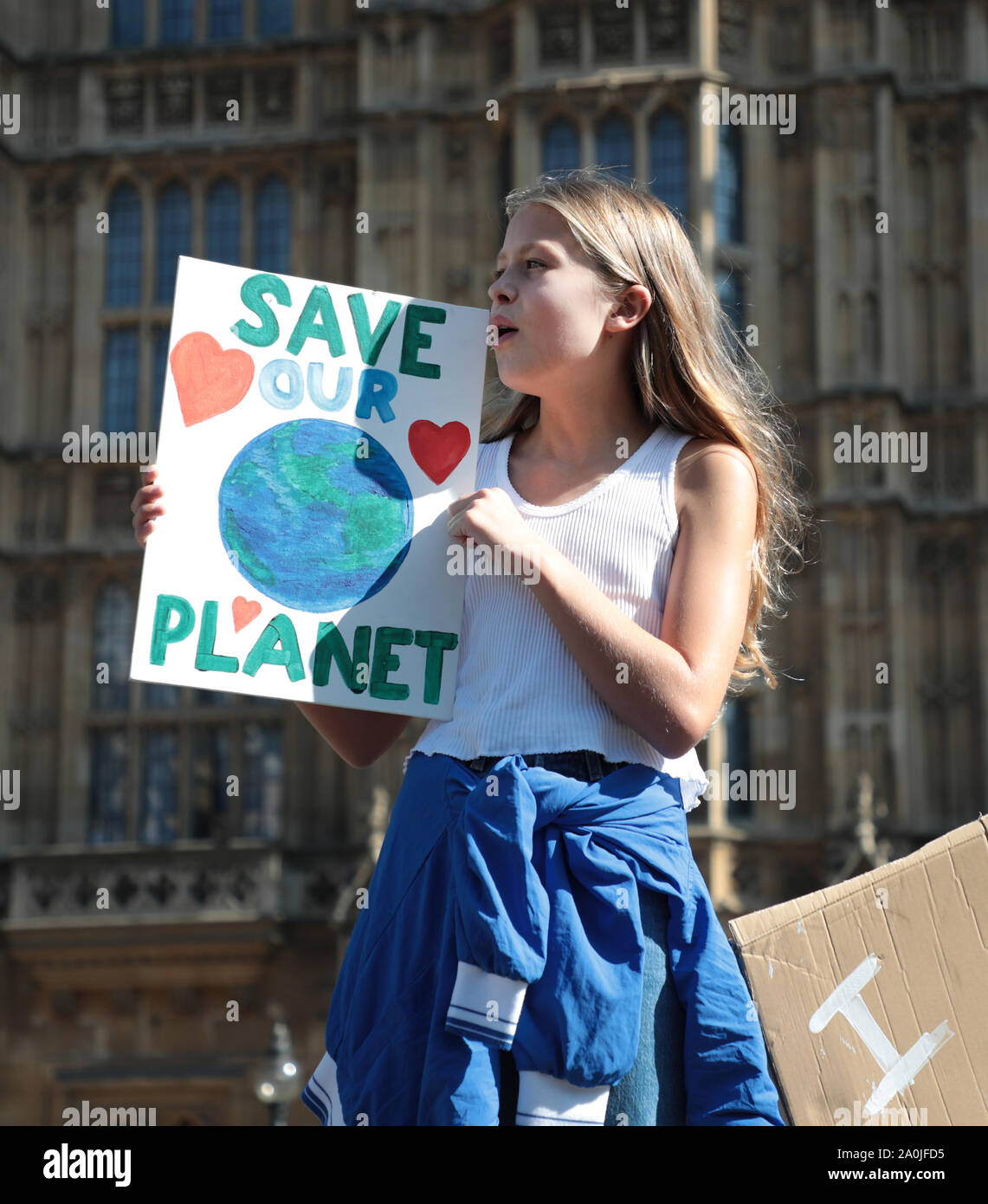 London, Großbritannien. 20 Sep, 2019. Klimawandel Demonstranten versammeln sich außerhalb der Häuser des Parlaments über die Schäden der globalen Erwärmung zu Beschweren tut, die den Planeten in London am Freitag, 20. September 2019. Proteste sind überall in der Welt zu zwingen, die Regierungen und die Verursacher der aktuellen Klima Strategie zu ändern. Quelle: UPI/Alamy leben Nachrichten Stockfoto