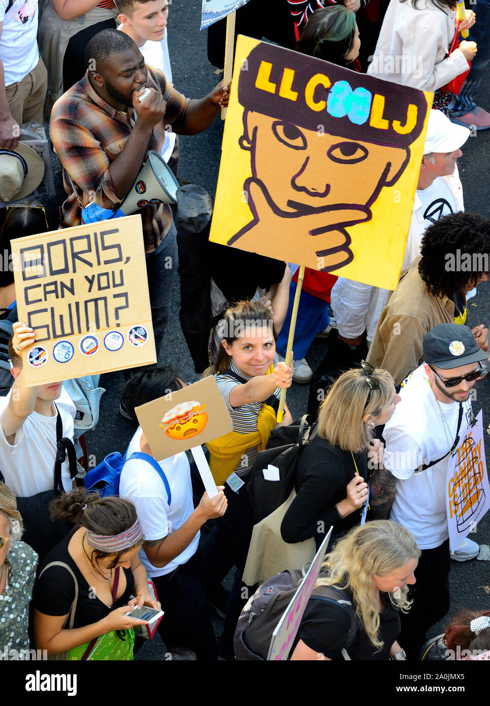 London, Großbritannien. September 2019. Der globale Klimastreik in London marschiert von Westminster, entlang der Themse zum Trafalgar Square. Stockfoto