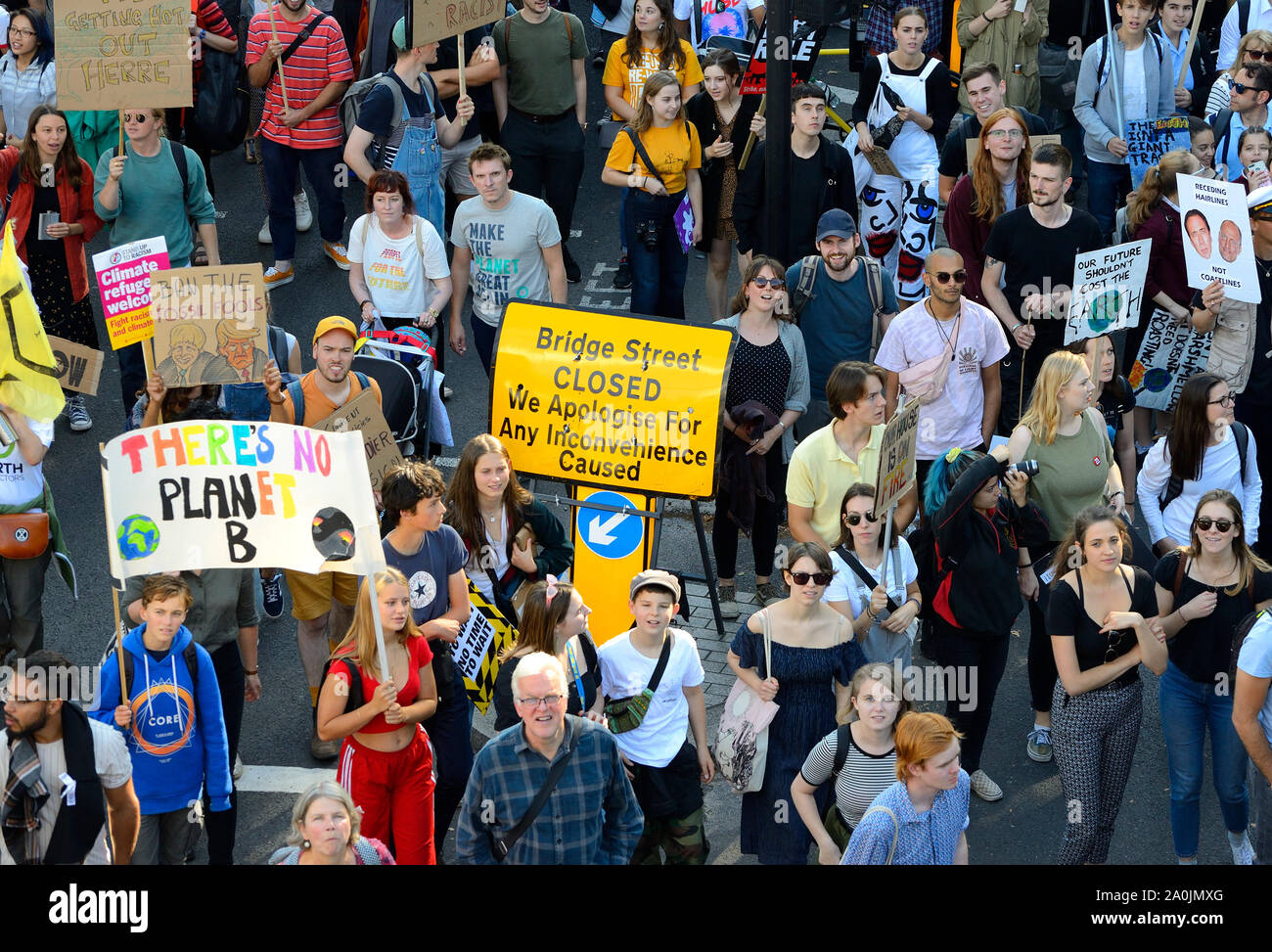 London, Großbritannien. September 2019. Der globale Klimastreik in London marschiert von Westminster, entlang der Themse zum Trafalgar Square. Stockfoto