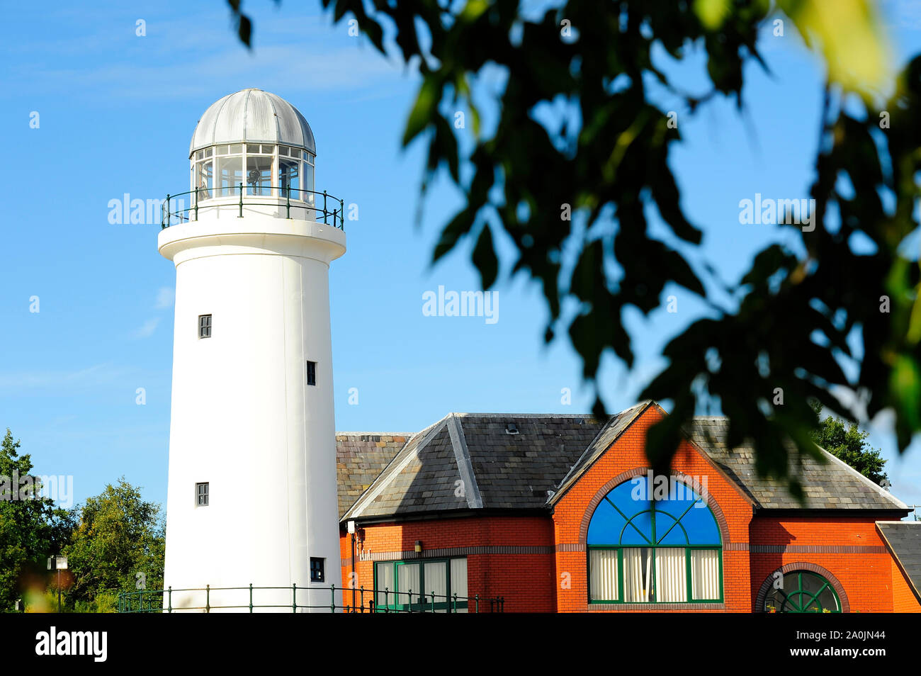 Leuchtturm in Morrison's Supermarkt Parkplatz auf Preston Docks Stockfoto